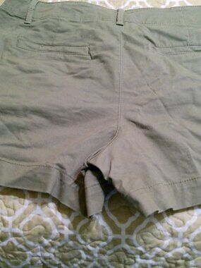 LOFT SHORTS SAGE GREEN SIZE 10 GREAT CONDITION